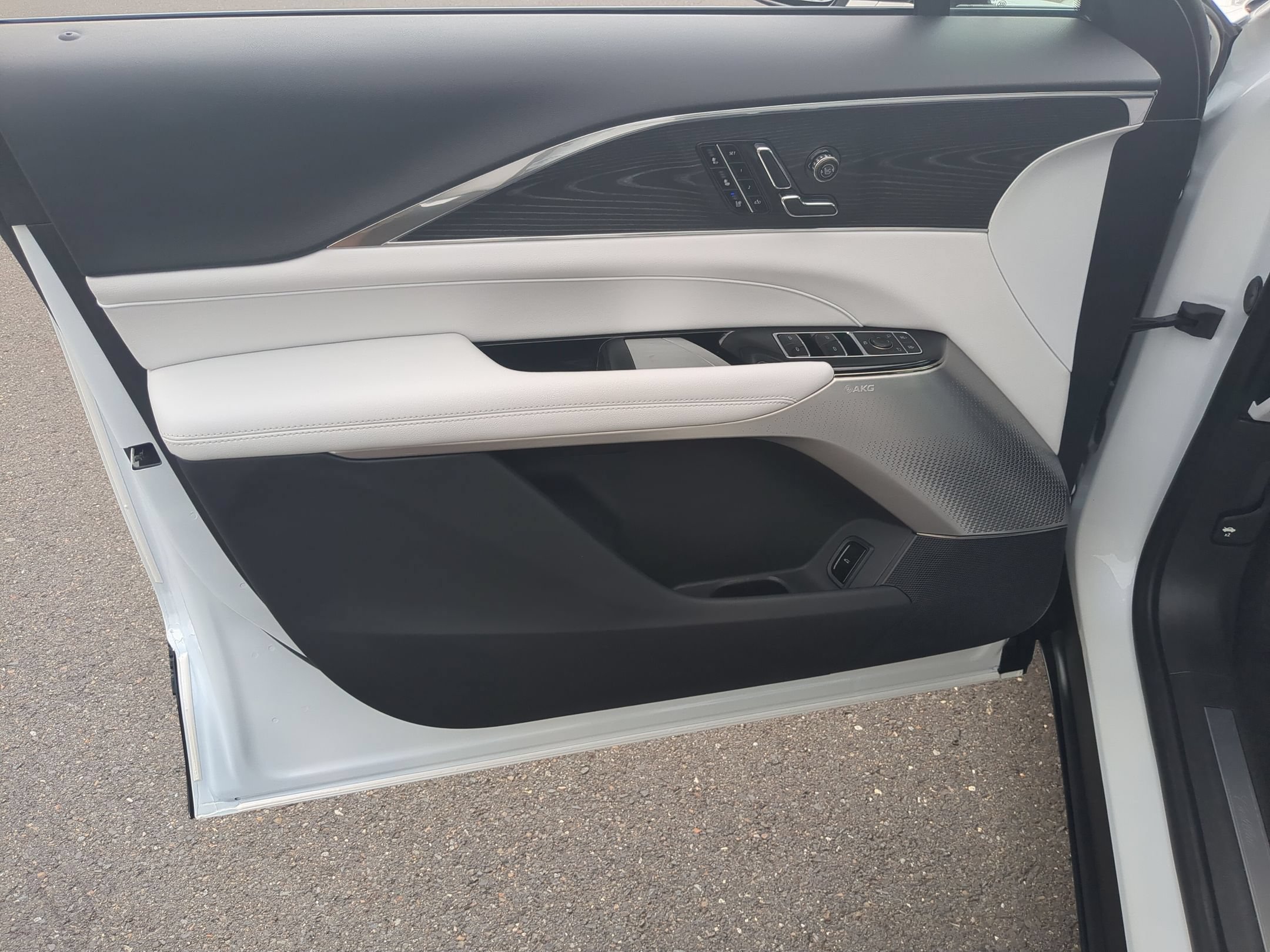 Certified 2024 Cadillac Lyriq Luxury RWD image 21