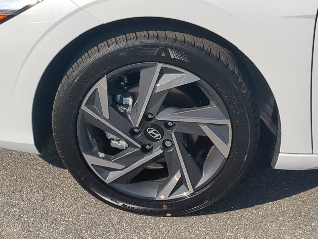 Certified 2025 Hyundai Elantra Sport FWD image 11