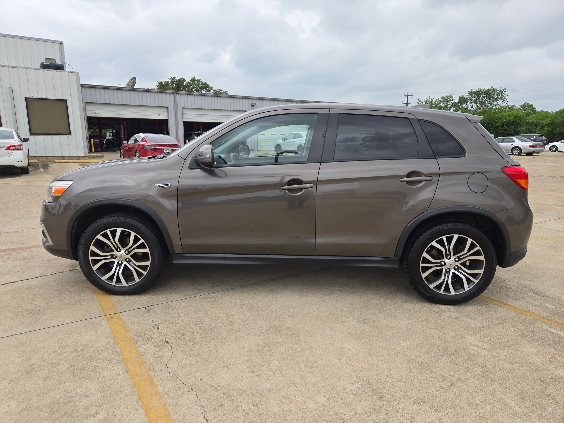Used 2017 Mitsubishi Outlander Sport ES FWD image 2