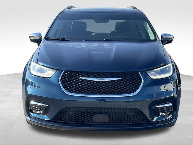 Used 2023 Chrysler Pacifica Limited image 2