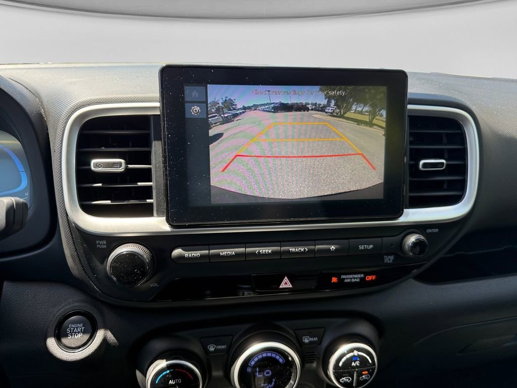 Used 2025 Hyundai Venue SEL FWD image 19