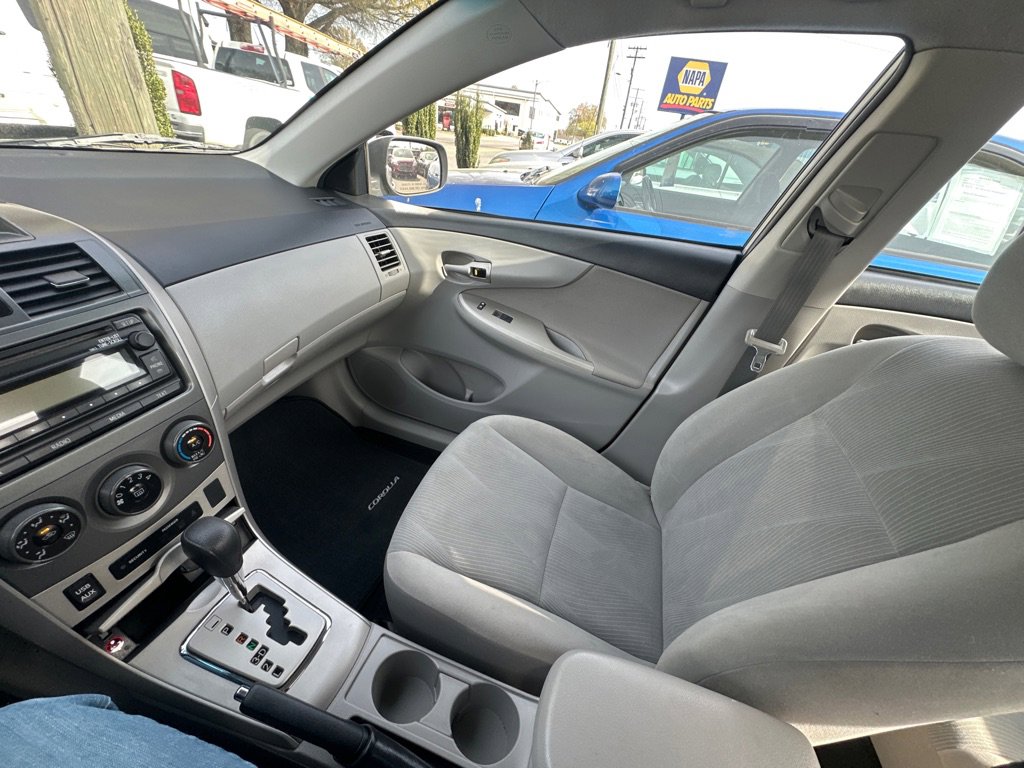 Used 2012 Toyota Corolla LE FWD image 19