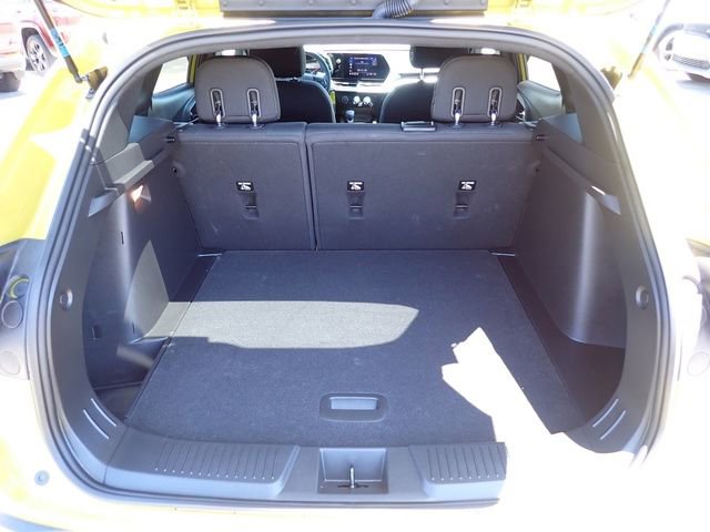 Used 2024 Chevrolet Trax RS w/ Sunroof Package FWD image 7