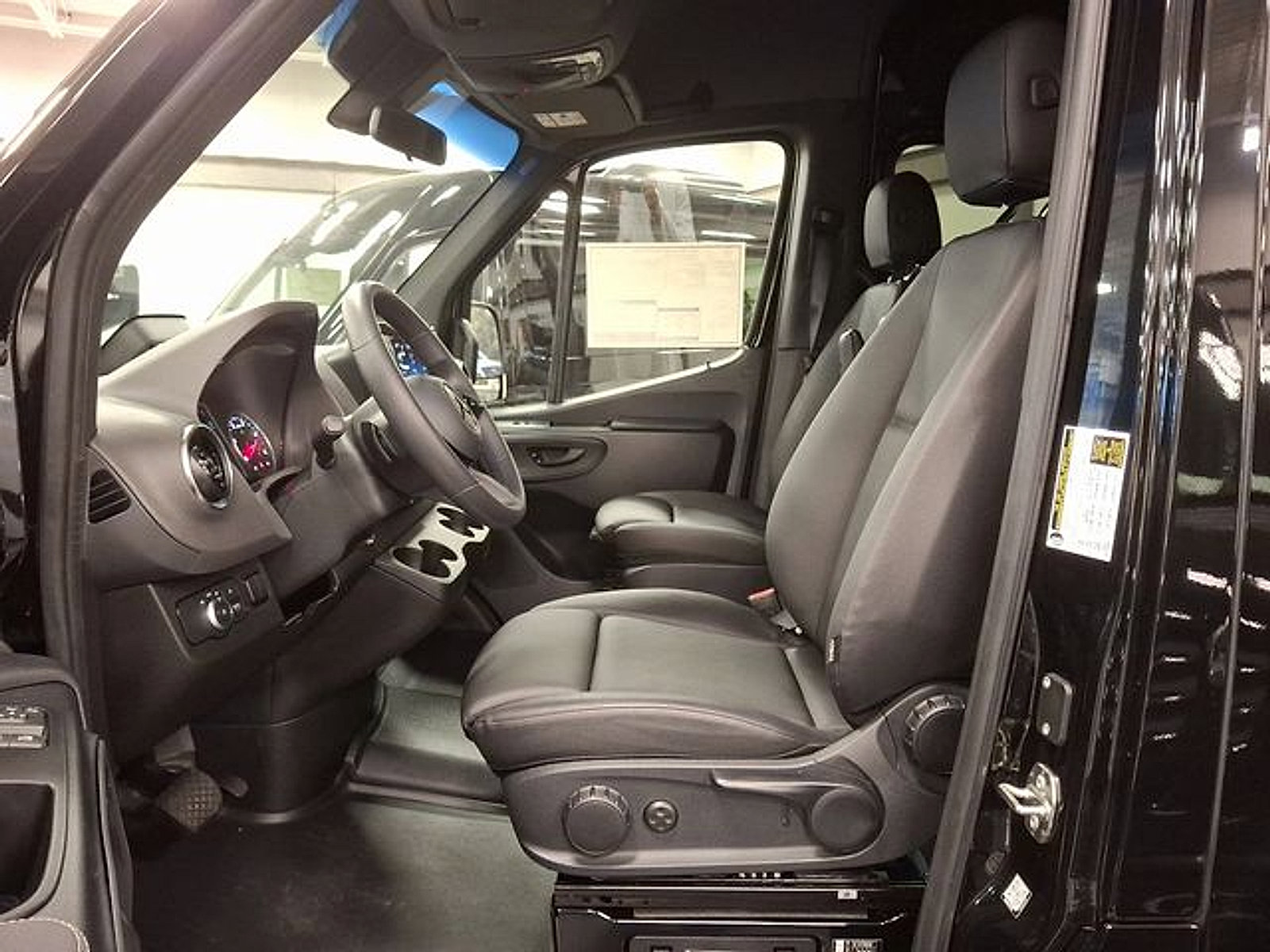 Used 2025 Mercedes-Benz Sprinter 2500 image 14