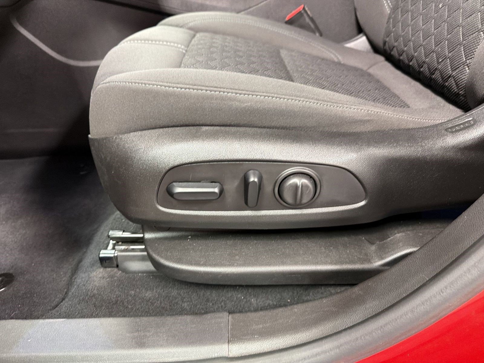 Used 2020 Chevrolet Blazer LT image 13