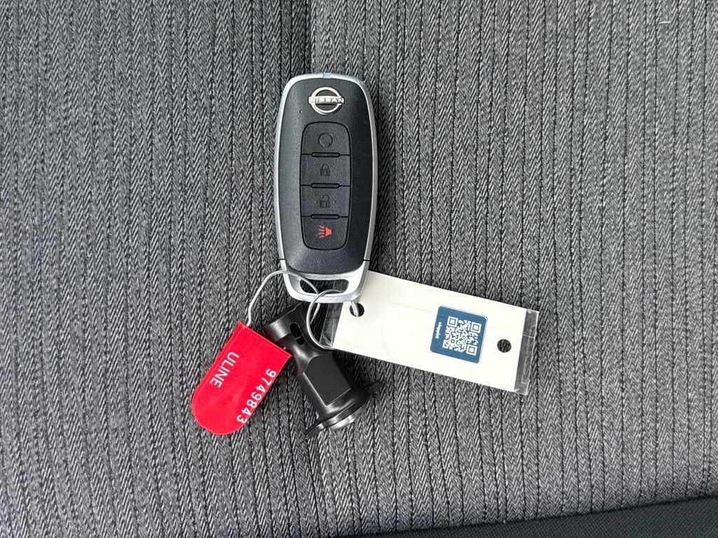 Used 2023 Nissan Rogue SV image 29