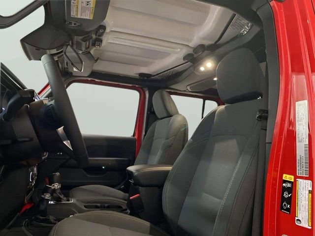 Used 2025 Jeep Wrangler Unlimited Sahara w/ Safety Group image 33