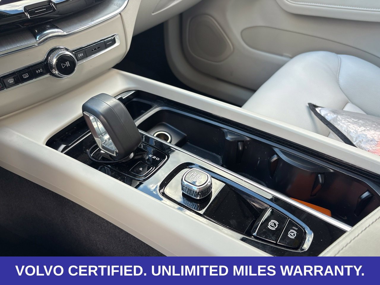 Certified 2024 Volvo XC60 B5 Plus w/ Protection Package Premier AWD/4WD image 22
