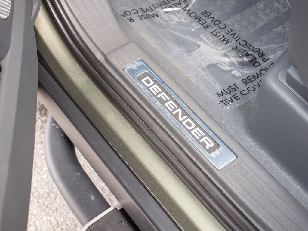 Used 2023 Land Rover Defender 130 X-Dynamic SE image 17