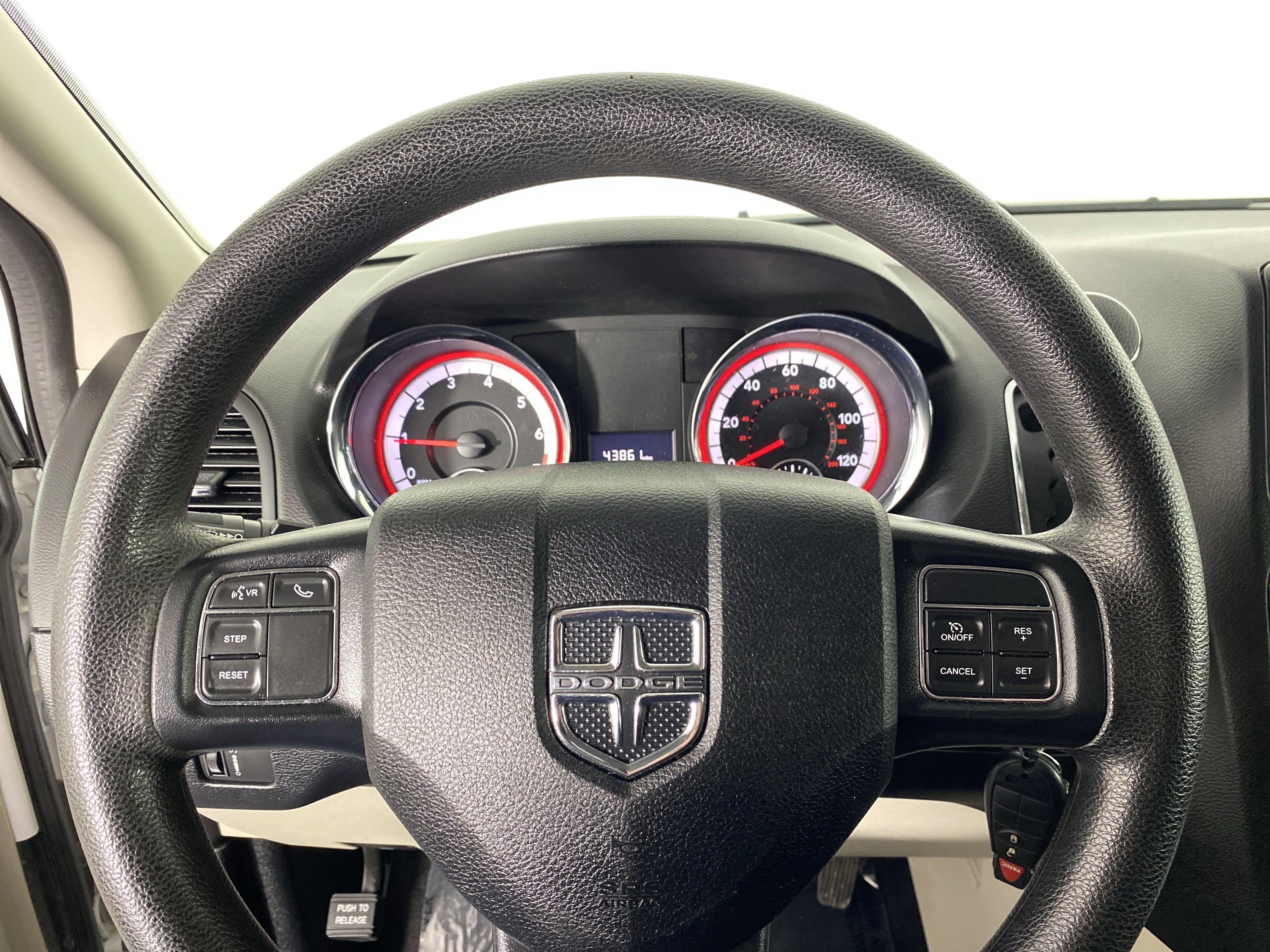 Used 2018 Dodge Grand Caravan SE w/ UConnect Hands-Free Group image 18