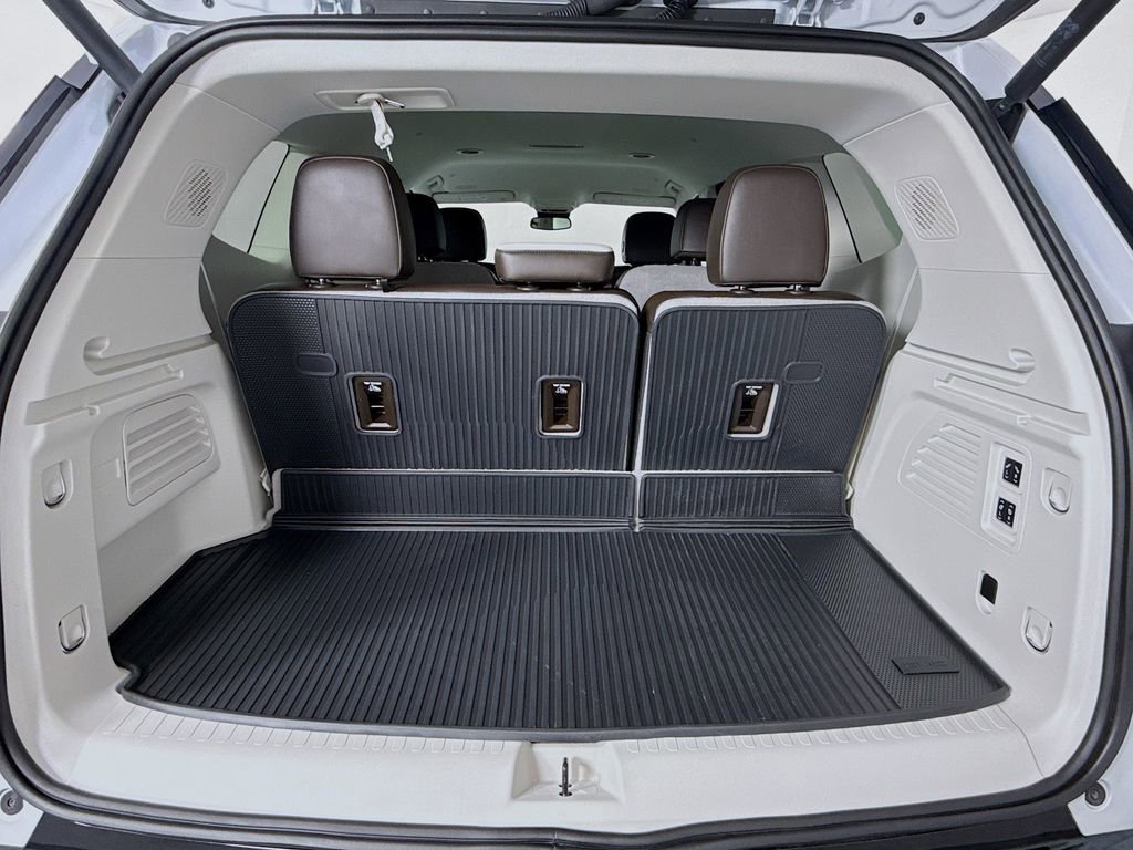 Used 2024 GMC Acadia Denali image 27