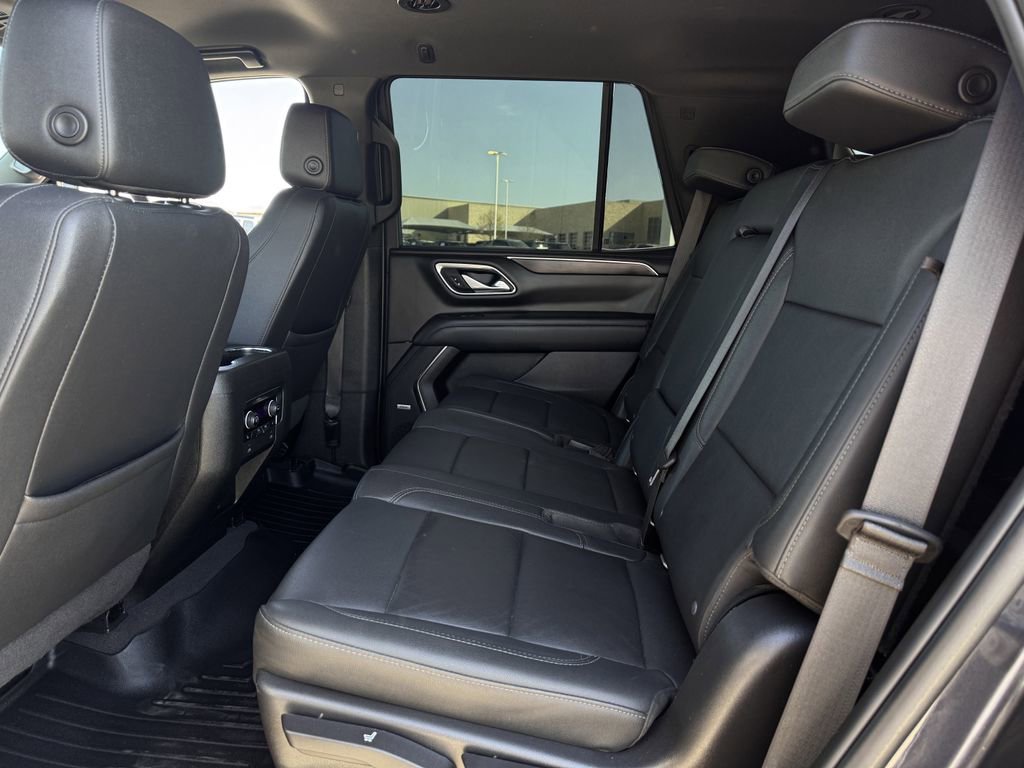 Used 2022 Chevrolet Tahoe Z71 w/ Luxury Package AWD/4WD image 26