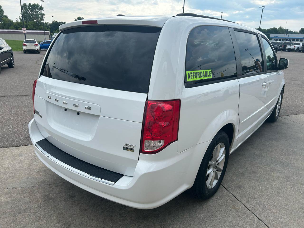 Used 2016 Dodge Grand Caravan SXT FWD image 5