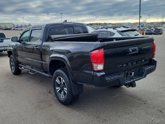 Used 2017 Toyota Tacoma TRD Off-Road image 4