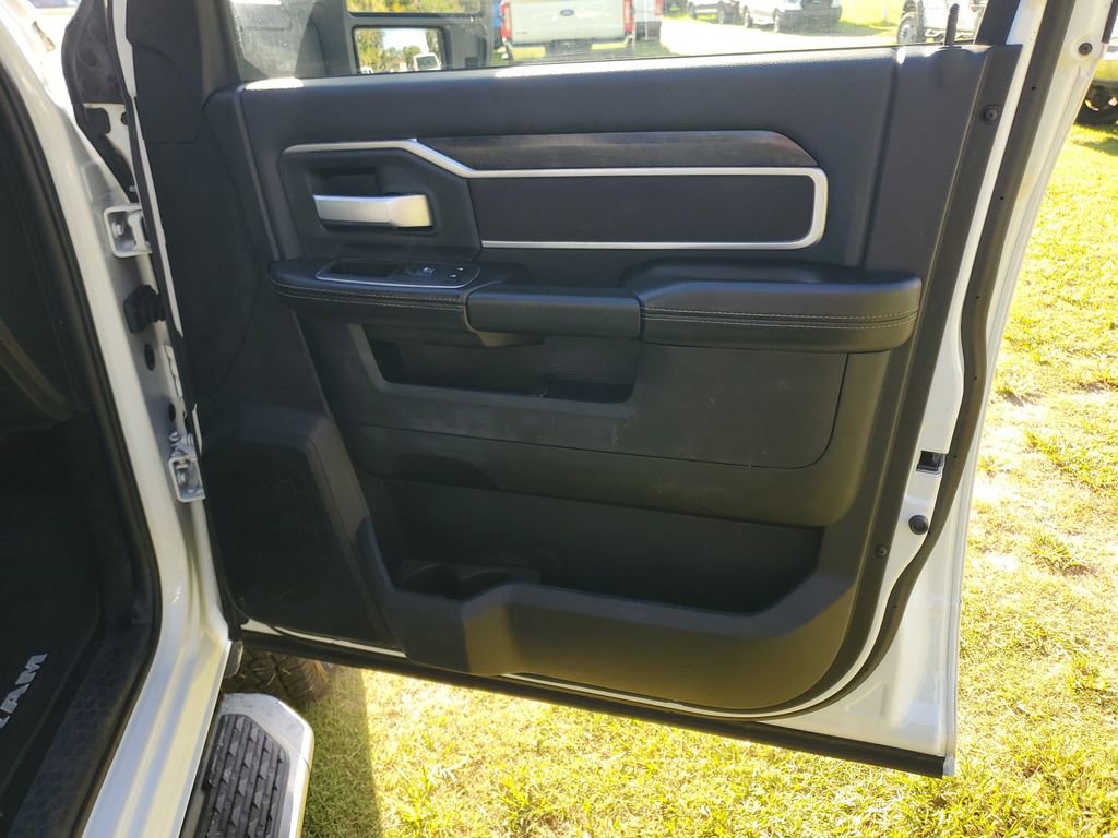 Used 2024 RAM 2500 Big Horn AWD/4WD image 36