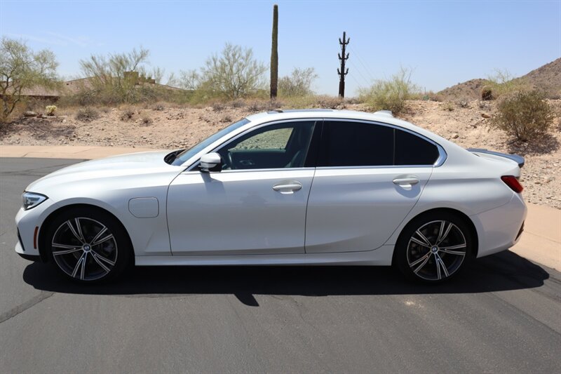 Used 2021 BMW 330e w/ Driving Assistance Package RWD image 17