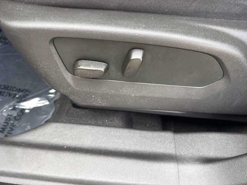 Used 2023 Buick Envision Essence FWD image 26