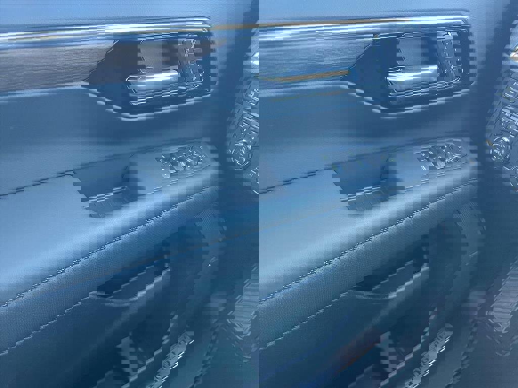 New 2026 Chevrolet Suburban High Country image 19