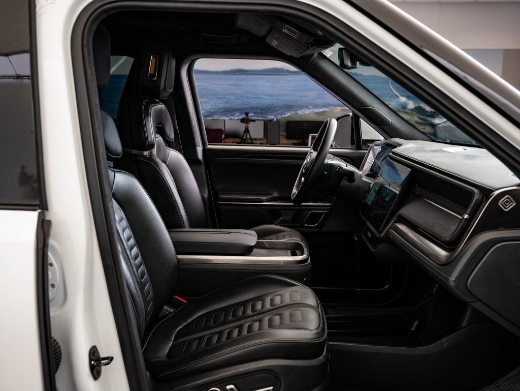 Used 2023 Rivian R1S Adventure image 29