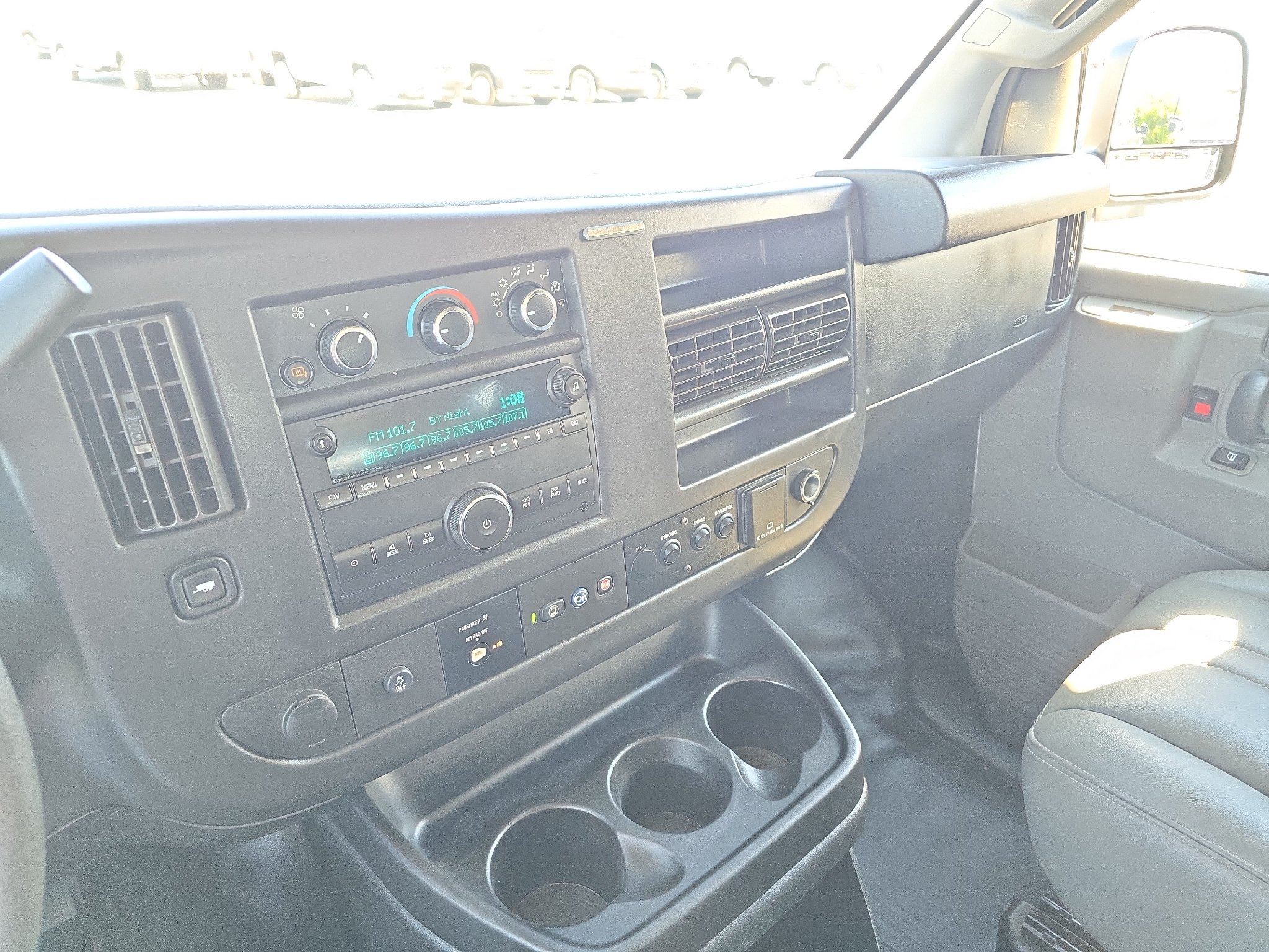Used 2018 Chevrolet Express 2500 w/ Driver Convenience Package RWD image 19