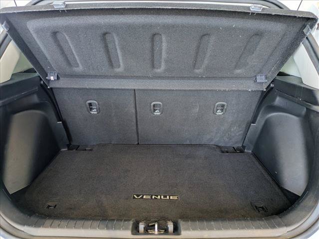 Used 2022 Hyundai Venue SEL FWD image 6