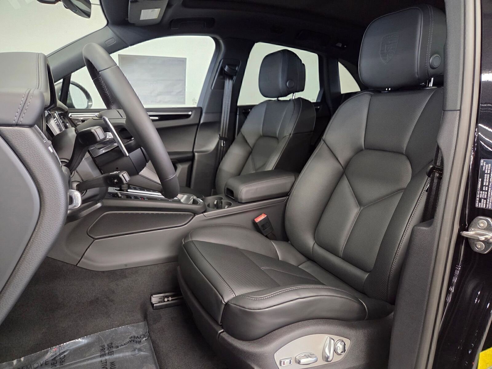 Certified 2026 Porsche Macan Turbo AWD/4WD image 5