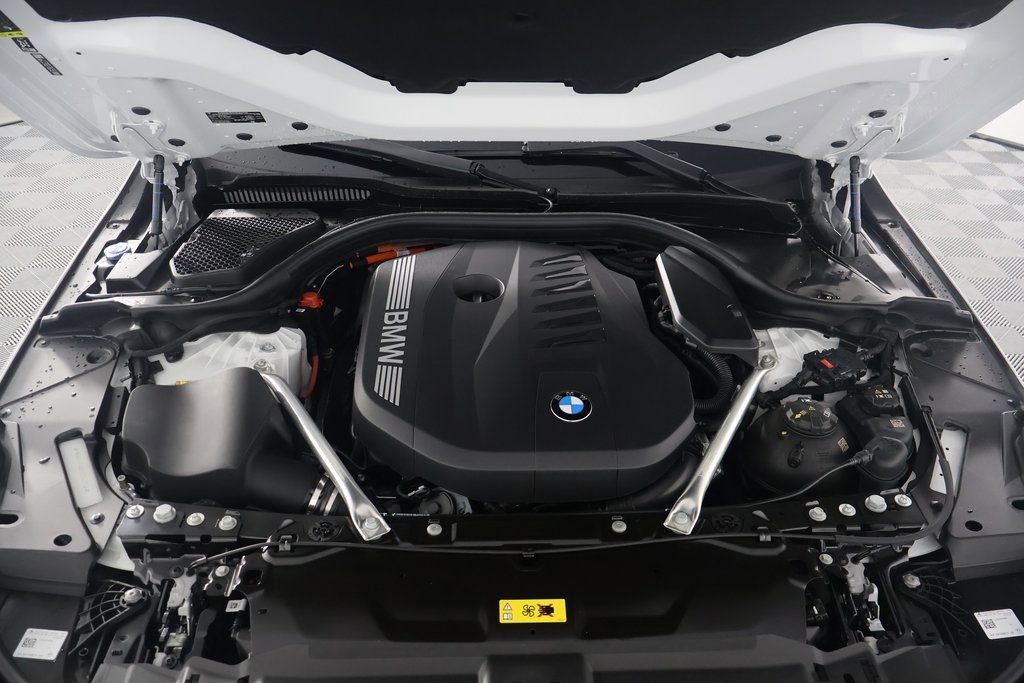 New 2026 BMW 550e xDrive w/ Executive Package image 9