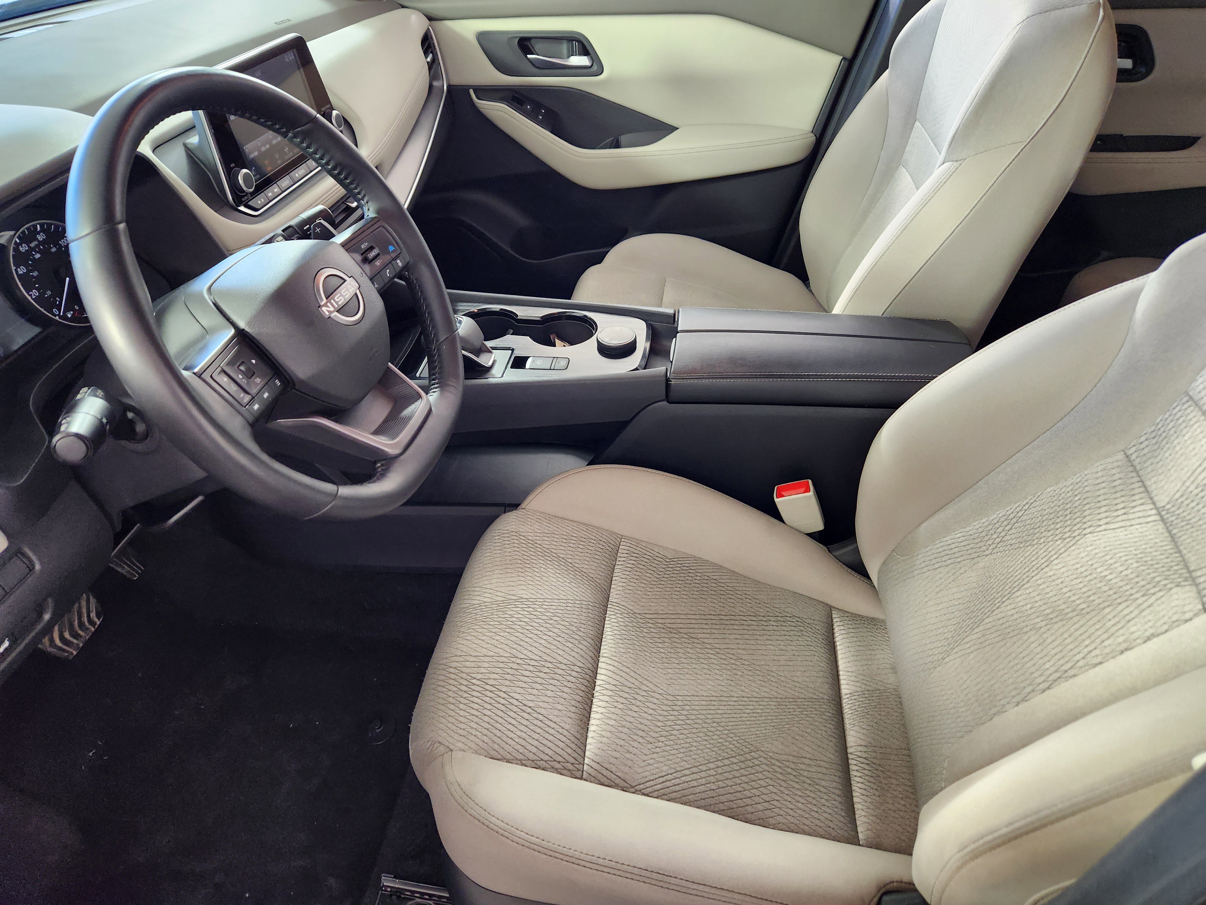 Used 2025 Nissan Rogue SV image 11