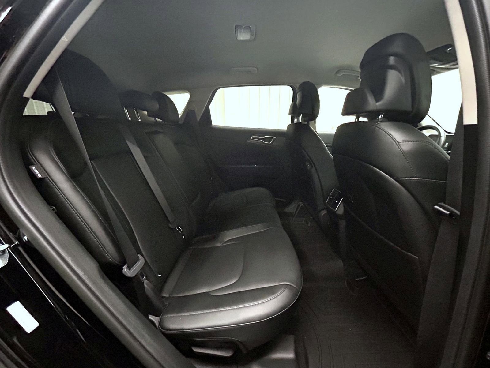 Used 2025 Kia Sportage EX image 18