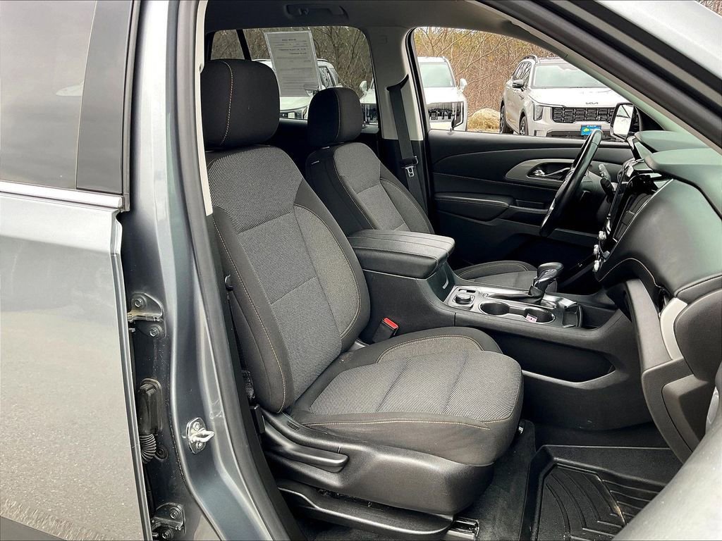 Used 2021 Chevrolet Traverse LT w/ LPO, Blackout Package image 10