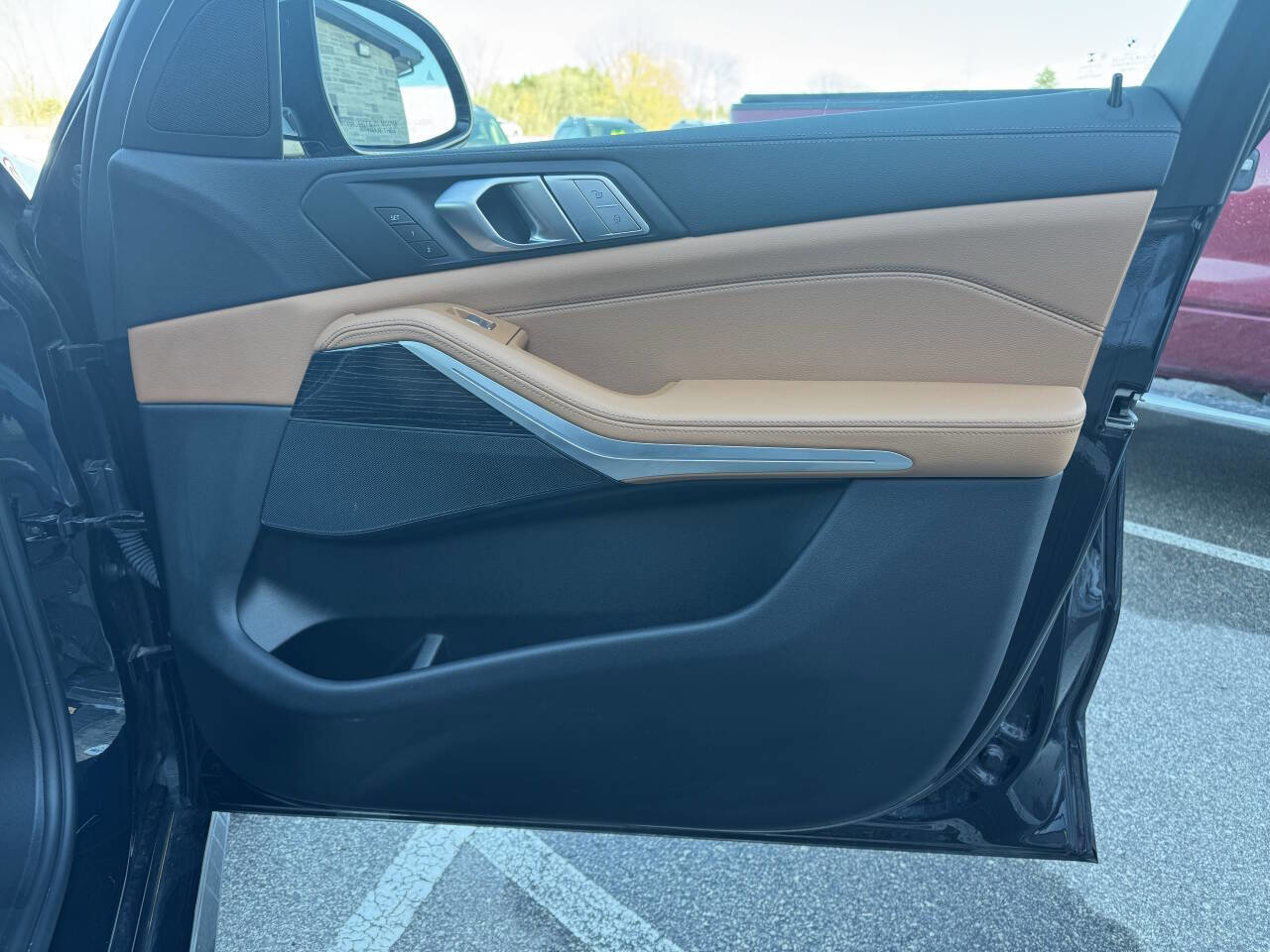 Used 2022 BMW X7 xDrive40i w/ M Sport Package image 26