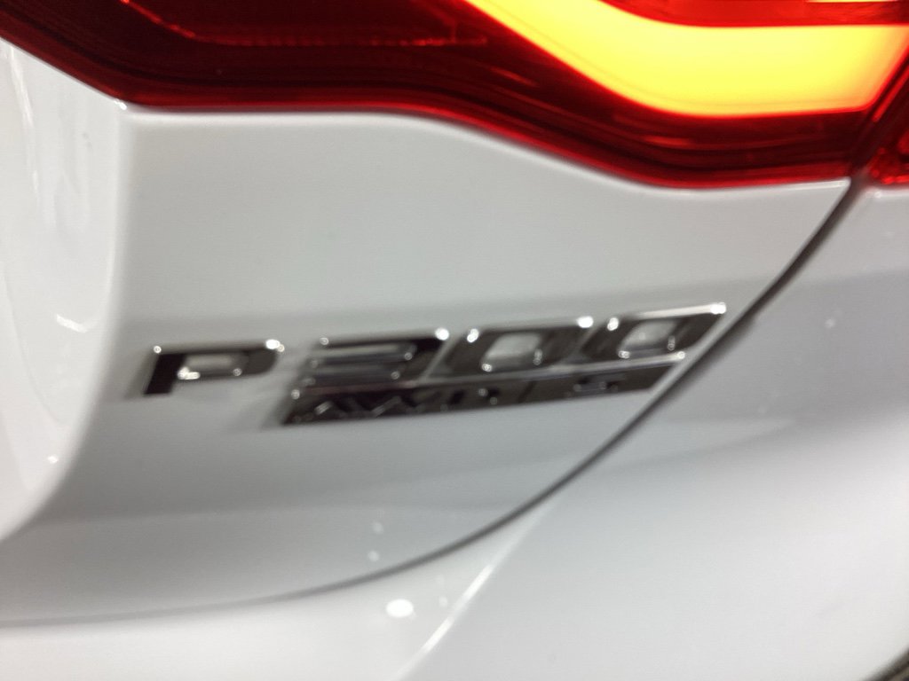 Used 2020 Jaguar XE R-Dynamic S image 38