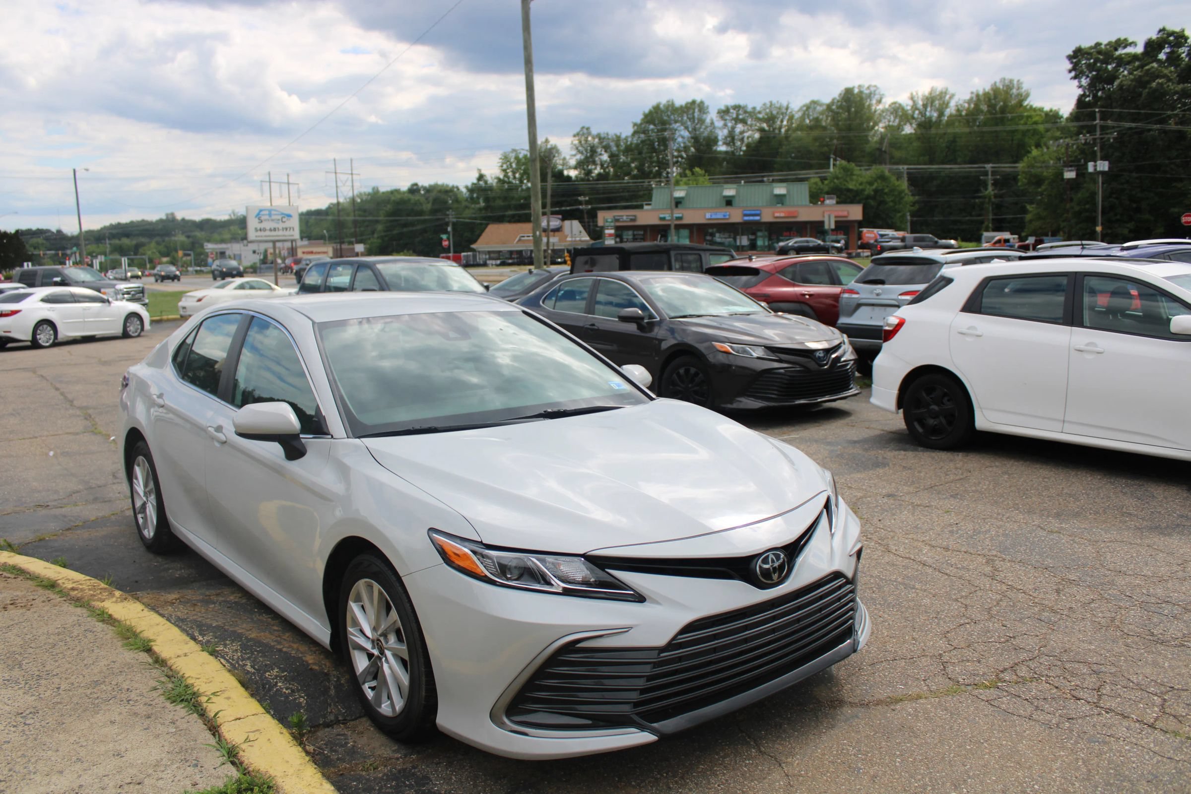 Used 2023 Toyota Camry LE FWD image 7