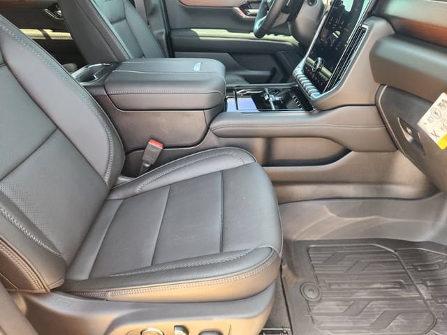 New 2026 GMC Yukon Denali w/ Denali Reserve Package AWD/4WD image 12