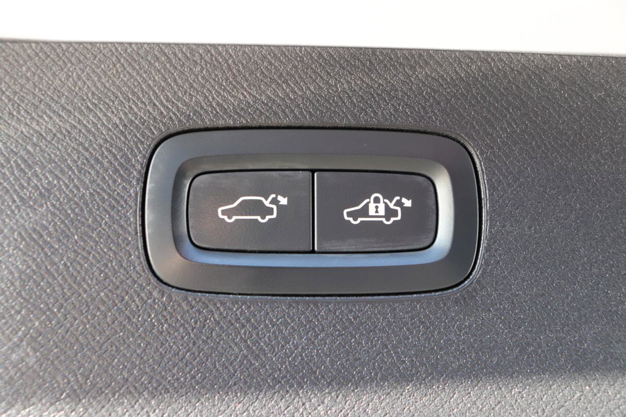 Used 2016 Volvo XC90 T6 Momentum image 55