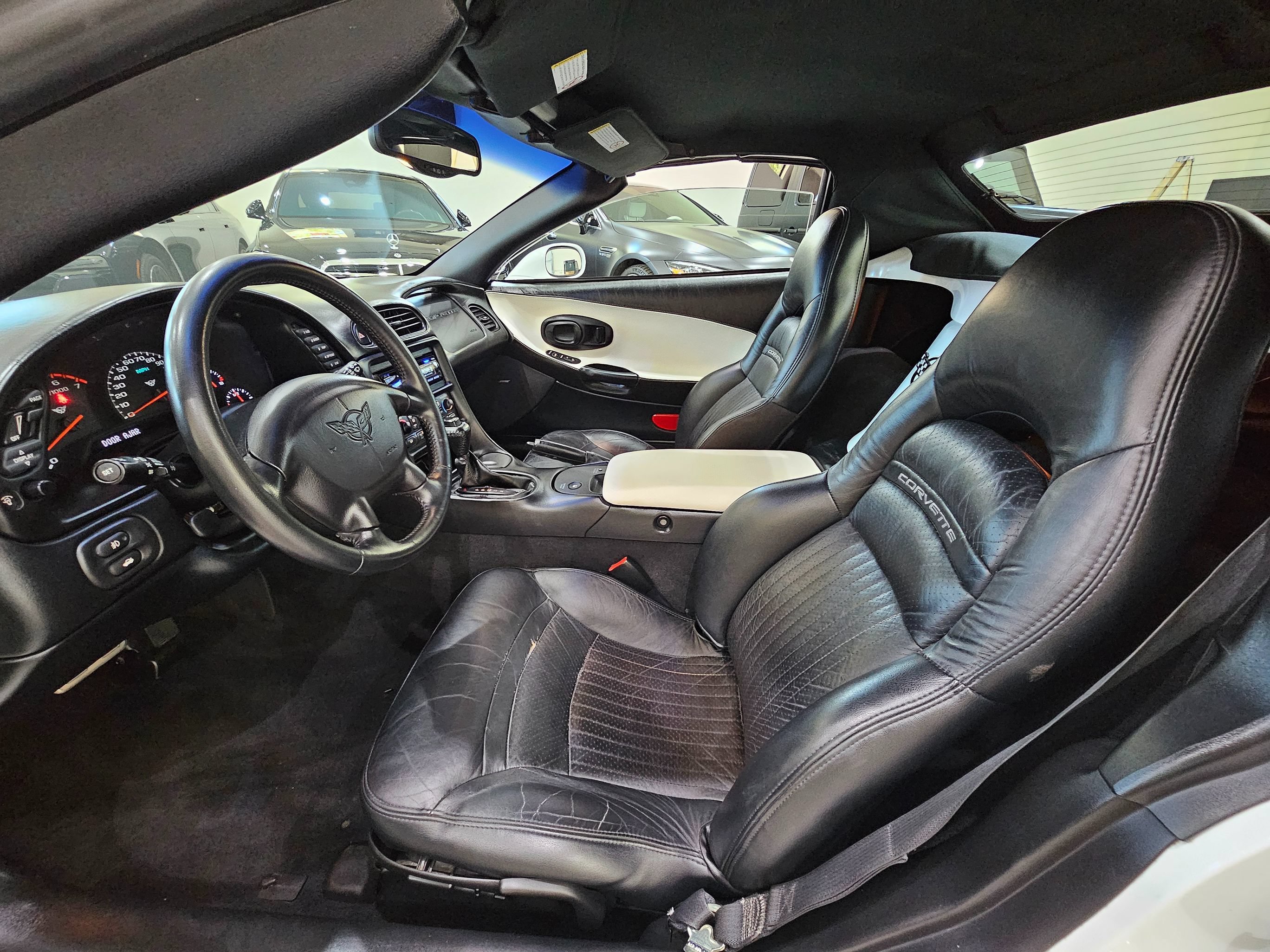 Used 2004 Chevrolet Corvette Convertible w/ Preferred Equipment Group RWD image 20