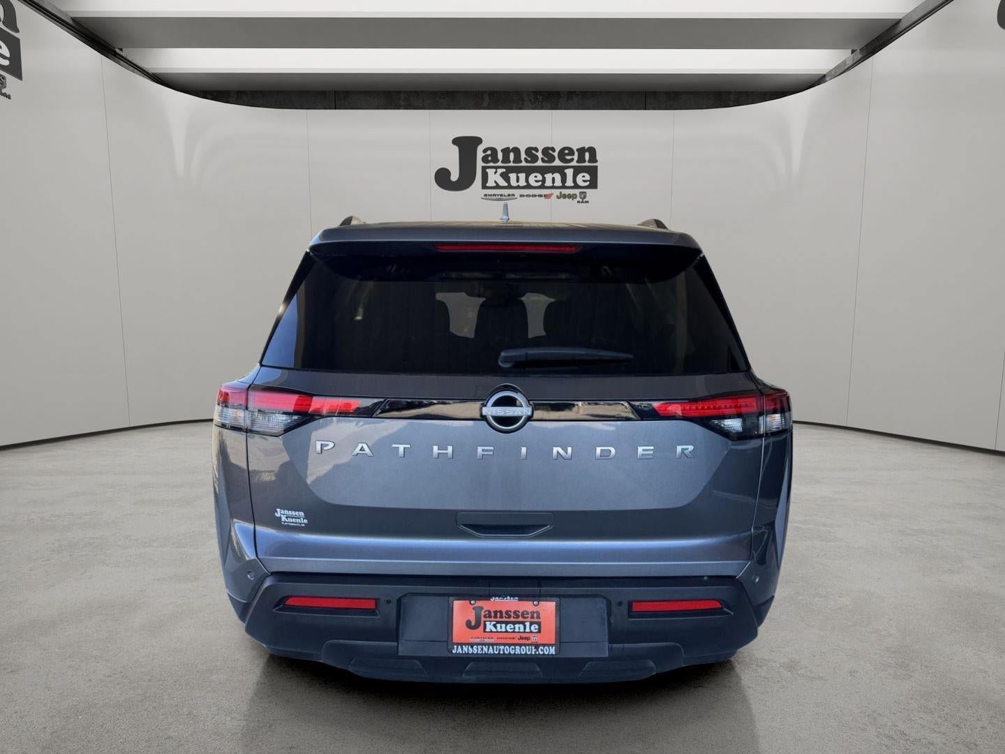 Used 2025 Nissan Pathfinder SV FWD image 2