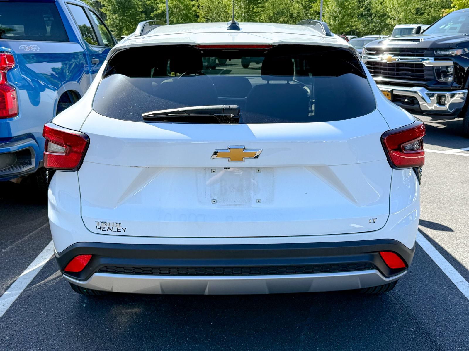 Used 2024 Chevrolet Trax LT w/ Sunroof Package FWD image 12
