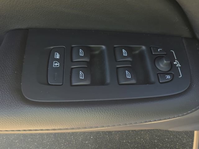 Used 2021 Volvo S60 T6 Momentum w/ Premium Package image 31