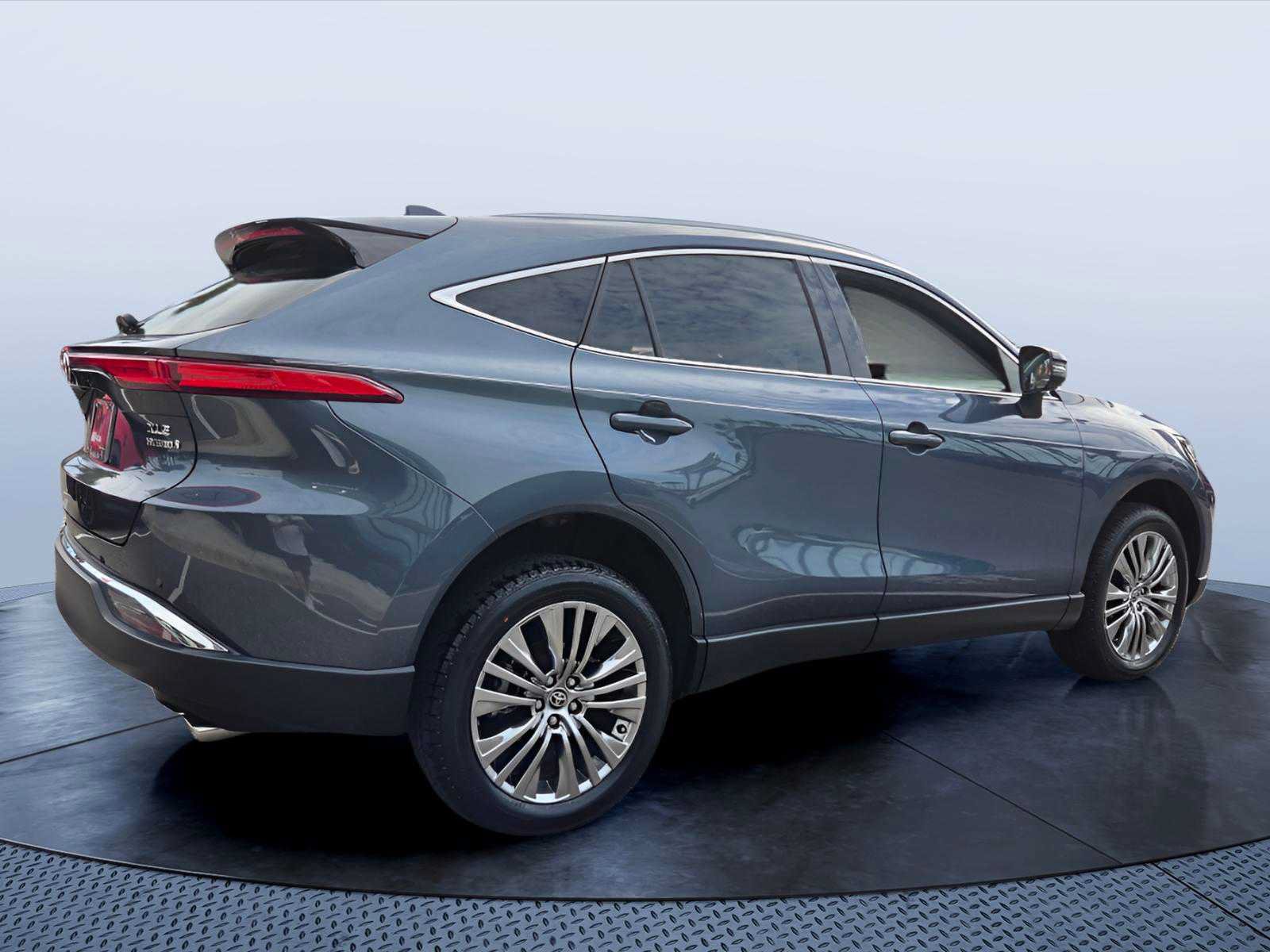 Used 2022 Toyota Venza XLE AWD/4WD image 5