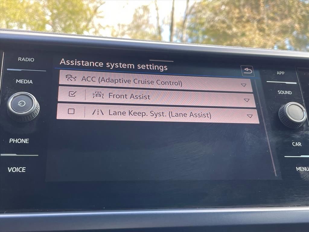 Used 2023 Volkswagen Taos SE w/ Panoramic Sunroof Package image 14