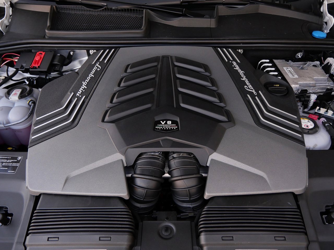 Used 2025 Lamborghini Urus SE image 26