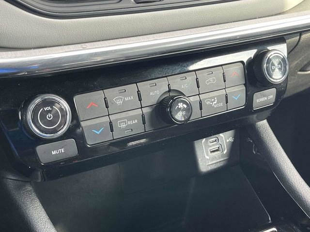 Used 2023 Jeep Compass Limited image 30