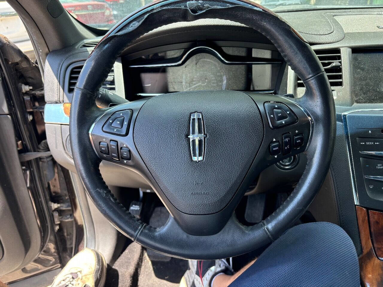 Used 2013 Lincoln MKS AWD image 13