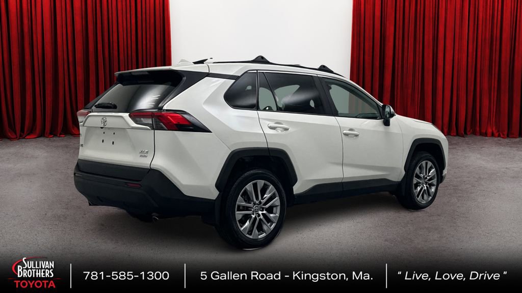 Used 2022 Toyota RAV4 XLE Premium AWD/4WD image 5