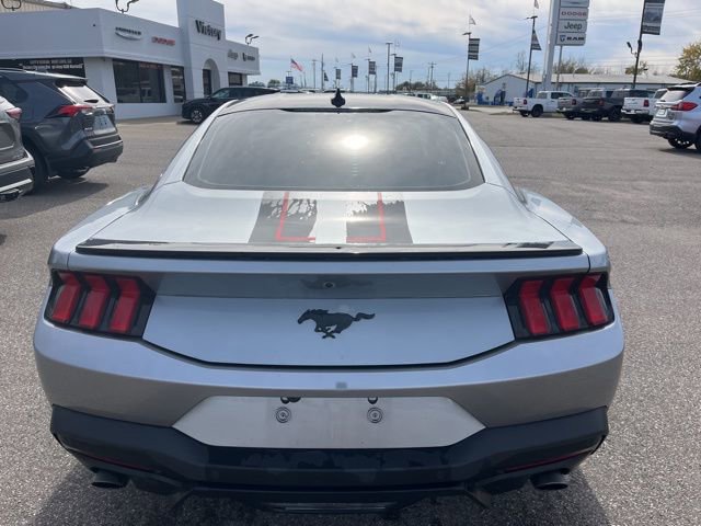 Used 2024 Ford Mustang Coupe image 5