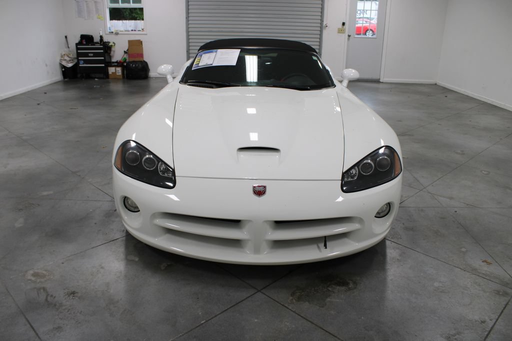 Used 2004 Dodge Viper SRT-10 RWD image 3