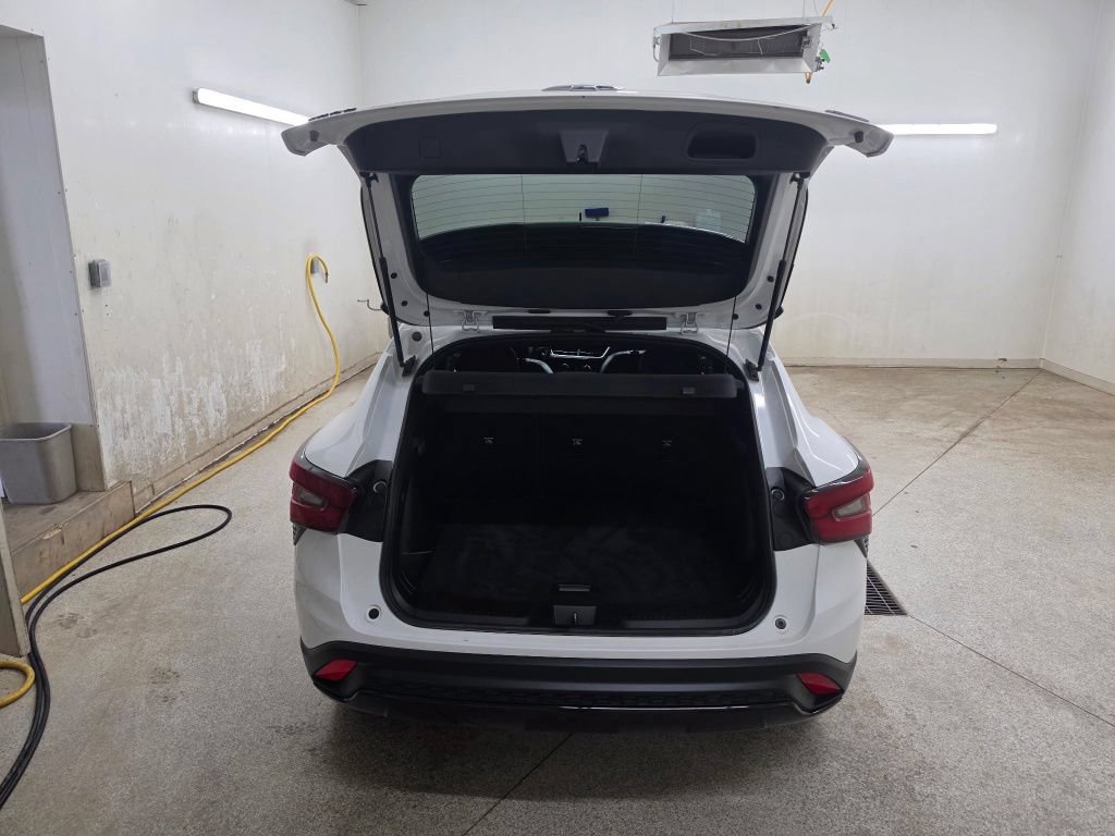 Used 2024 Chevrolet Trax RS FWD image 6