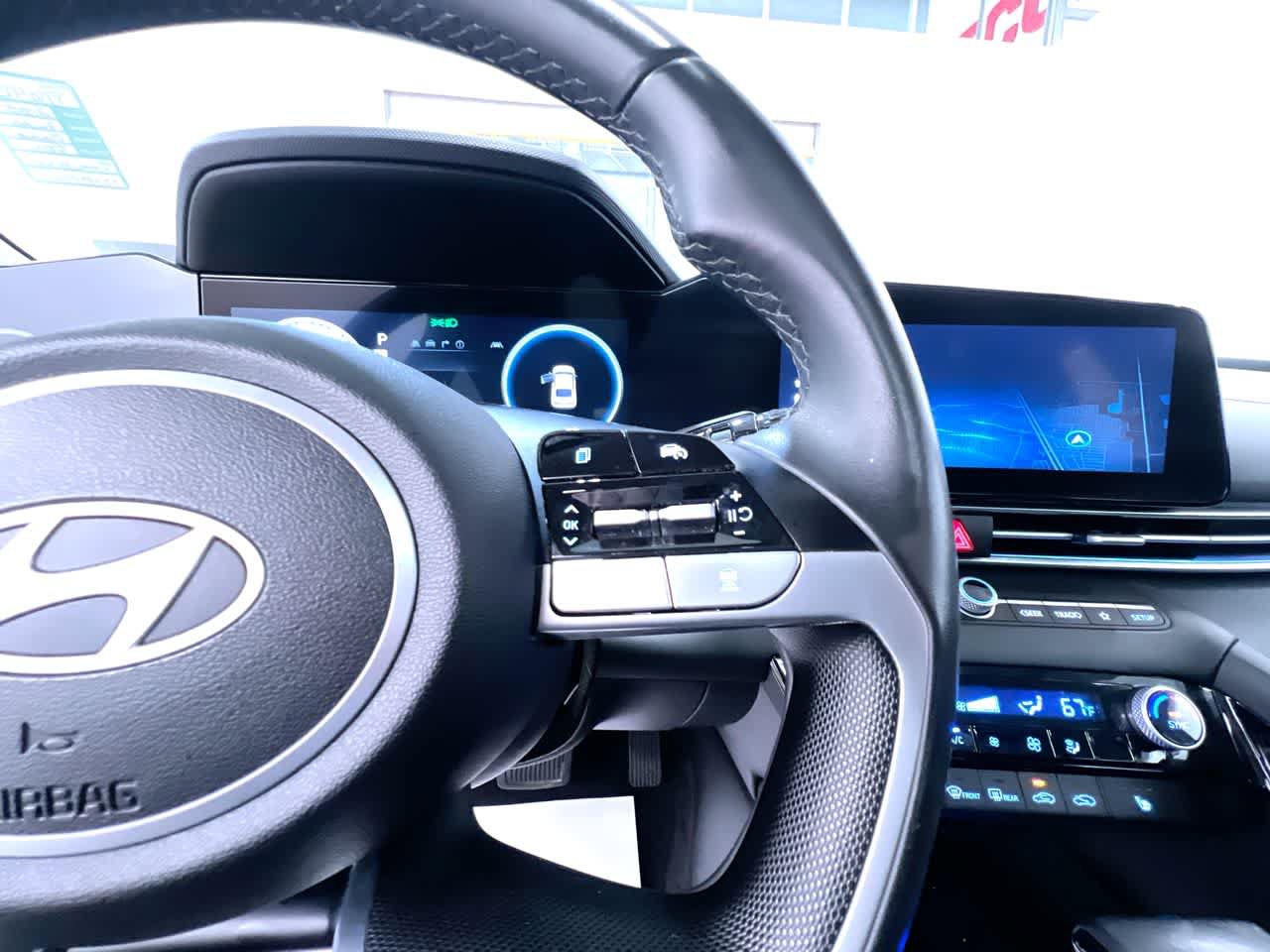 Used 2025 Hyundai Elantra SEL FWD image 21