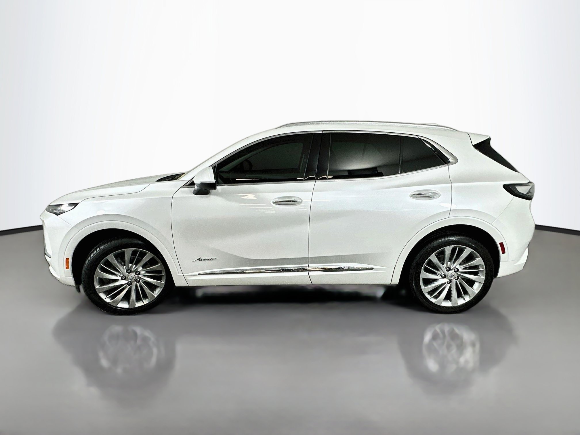 Used 2025 Buick Envision Avenir AWD/4WD image 4